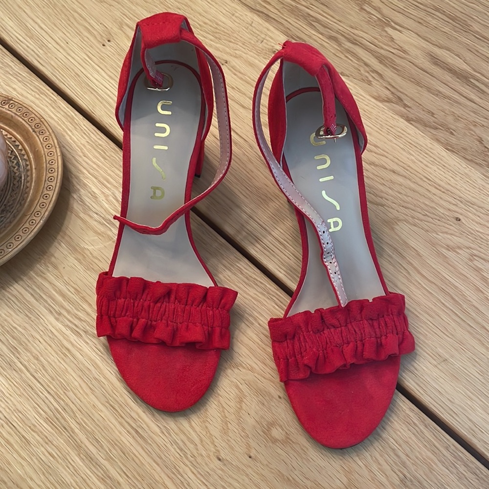 Red Heels - Picture 2 of 4